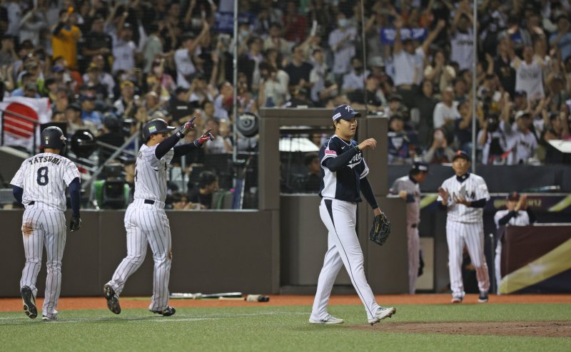 15일(현지시간) 오후 대만 타이베이시 타이베이돔에서 열린 2024 WBSC 프리미어12 B조 예선 대한민국과 일본의 경기, 5회말 일본공격 2사 만루 상황에서 마운드에 오른 이영하가 안타를 허용하며 2실점하고 있다. 2024.11.15/뉴스1 ⓒ News1 장수영 기자