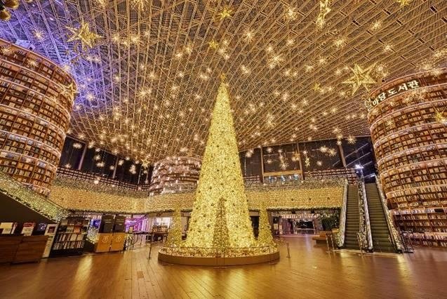 스타필드 코엑스몰 별마당 도서관 '골드 포레스트' [신세계프라퍼티 제공. 재판매 및 DB금지]