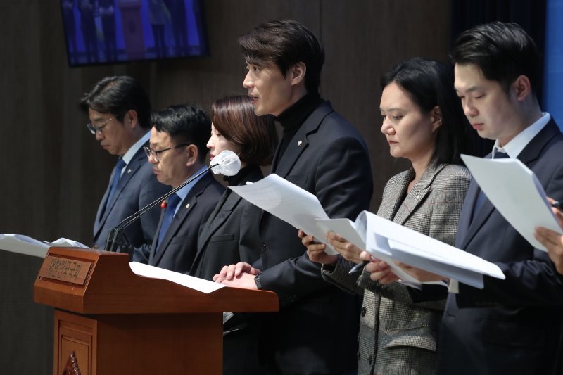 [fn사설] 진실도 민주주의도 부정하는 野, 신속재판만이 답