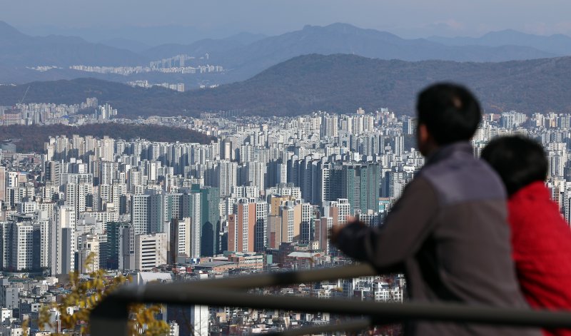 지난 17일 서울의 아파트 단지. 뉴스1.