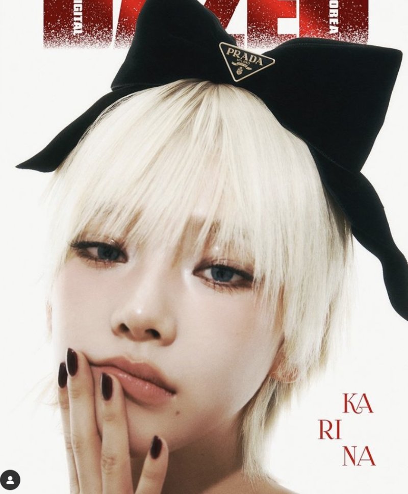 가방으로 상반신 가린 카리나…파격 노출 화보