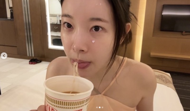 그 '맑눈광' 맞아?…김아영, 몽환적 섹시美 발산