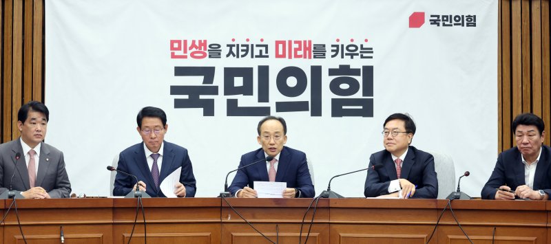 [서울=뉴시스] 고승민 기자 = 추경호 국민의힘 원내대표가 19일 서울 여의도 국회에서 열린 원내대책회의에서 발언하고 있다. 2024.11.19. kkssmm99@newsis.com /사진=뉴시스