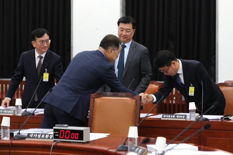 홍장원 vs. 정보위원장 설명도 엇갈려..與, 홍장원 '사전계획설' 의심