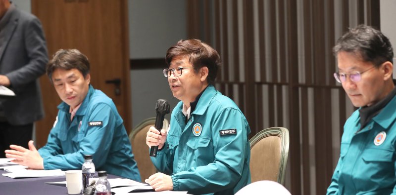 박천수 행정안전부 재난관리정책국장(가운데)이 20일 전주시 더진구 더 메이호텔에서 열린 레디 코리아(READY Korea) 4훈현에 앞서 추진배경 및 훈련 주요 내용을 설명하고 있다. 2024.11.20/뉴스1 ⓒ News1 김기남 기자