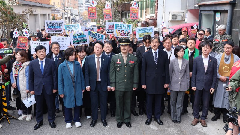 軍검찰, 항명 혐의...박정훈 해병 대령에 징역 3년 구형(종합)