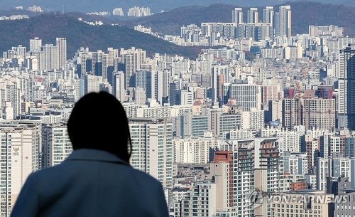 서울 중구 남산에서 바라본 서울 시내 주택과 아파트 단지의 모습 (출처=연합뉴스)