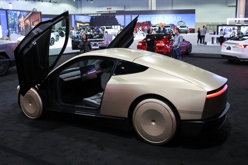 머스크가 꿈꾸던 '로보택시' 공식 데뷔, 완전자율주행 가능할까?