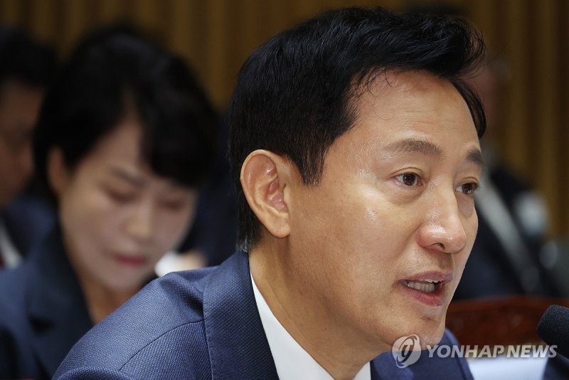 2021년 서울시장 보궐선거 당시 오세훈 후보가 '여론조사 비용 대납'으로 정치자금법을 위반했을 수 있다는 의혹이 불거진 가운데, 캠프와 무관하게 여론조사 비용을 댔다는 사람이 나왔다. 연합뉴스