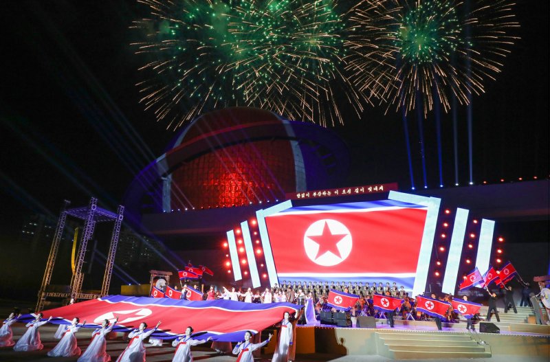 (평양 노동신문=뉴스1) = 북한 노동당 기관지 노동신문은 22일 김정은 당 총비서가 지난 21일 열린 무장장비 전시회 '국방발전 2024' 개막식에서 앞으로 마주하게 될 안보 위협들에도 "주동적으로 대처해나갈 수 있는 능력과 안전 담보를 확고히 가지고 있음을 확신한다"며 국방력을 과시했다. [국내에서만 사용가능. 재배포 금지. DB 금지. For Use Only in the Republic of Korea. Redistribution Prohibited] rodongphoto@news1.kr