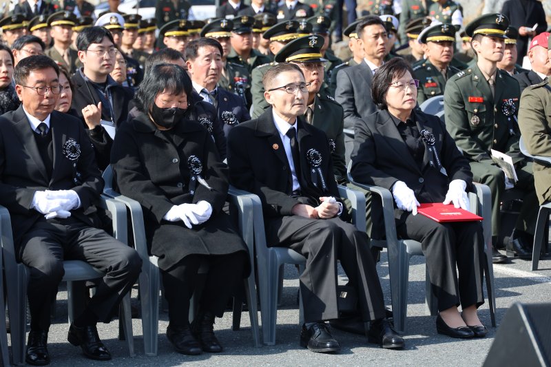 '연평도 포격전 14주년 전승기념식' "그날의 영웅들 헌신·희생이 나라 지켜.."