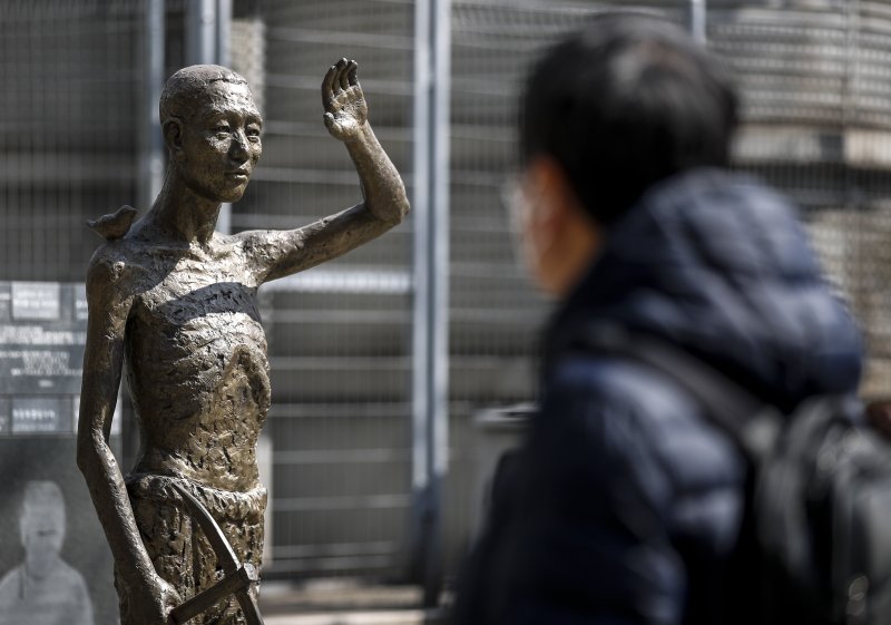 서울 용산구 용산역광장에 세워진 강제징용노동자상. 사진=뉴시스