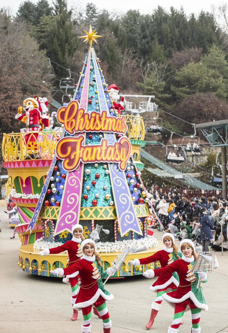 에버랜드 '블링블링 X-mas 퍼레이드'. 삼성물산 리조트부문 제공