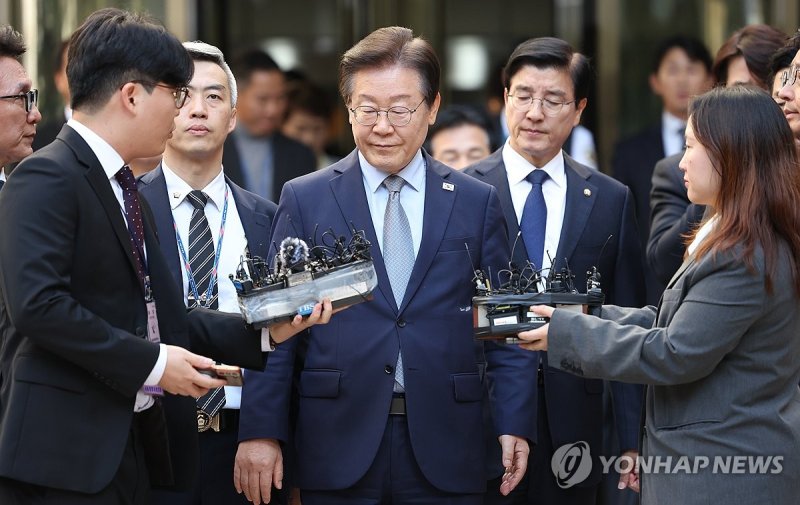 위증교사 혐의 1심 선고 공판에 참석하기 위해 서울중앙지법에 도착한 이재명 더불어민주당 대표. 사진=연합뉴스