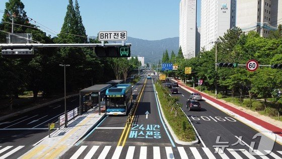 지난 5월 개통된 창원시 S-BRT 운행 모습.(창원시 제공)