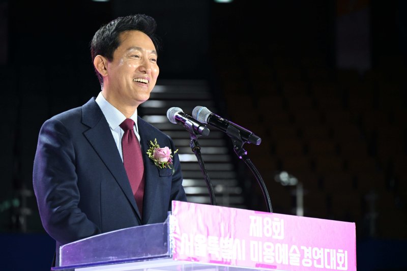 오세훈 시장이 '서울시 미용예술경연대회'에서 인사말을 하는 모습. (서울시 제공)ⓒ 뉴스1