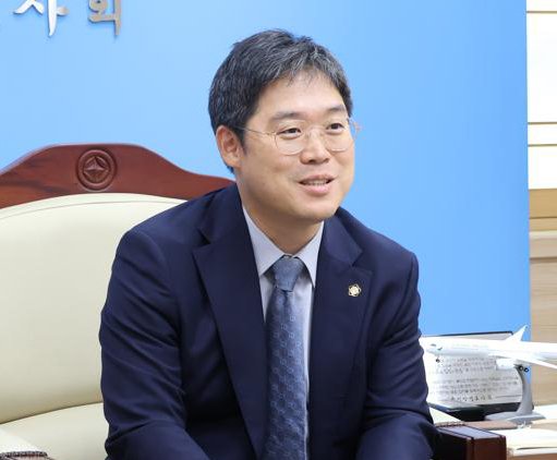 김정욱 서울지방변호사회장이 지난 19일 파이낸셜뉴스와 인터뷰하는 모습. 서울지방변호사회 제공