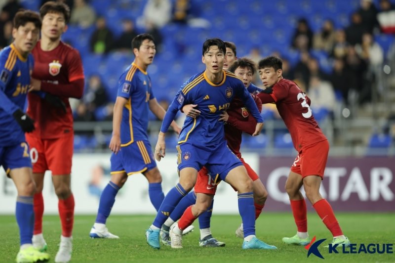 울산HD는 26일 울산문수축구경기장에서 열린 2024-25 AFC 챔피언스리그 엘리트 리그 스테이지 5차전에서 상하이 하이강에 1-3으로 졌다. (한국프로축구연맹 제공)