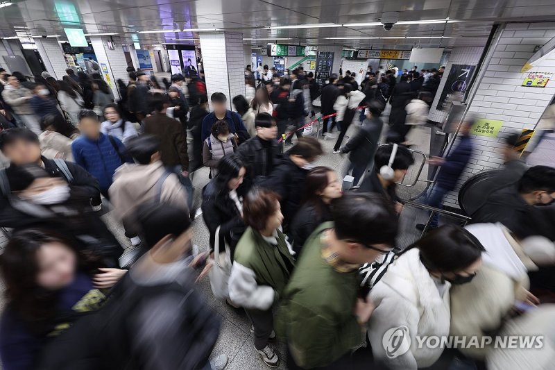 '출퇴근 대중교통 혼잡 범정부 대책' 이달말 발표