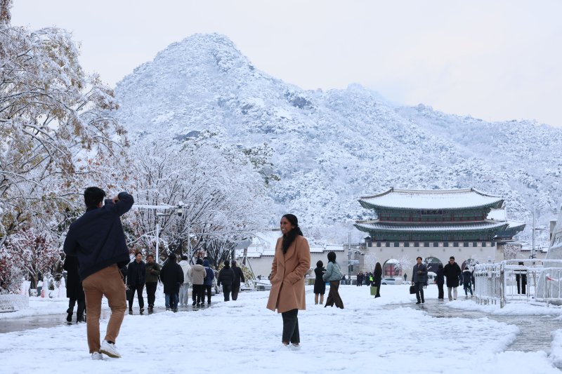 지난달 외국인 관광객 160만명.. 전년동기比 30.1% ↑