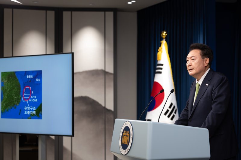 [서울=뉴시스] 윤석열 대통령이 3일 서울 용산 대통령실 브리핑룸에서 첫 국정브리핑을 하고 있다. (사진=대통령실 제공) 2024.06.03. photo@newsis.com *재판매 및 DB 금지