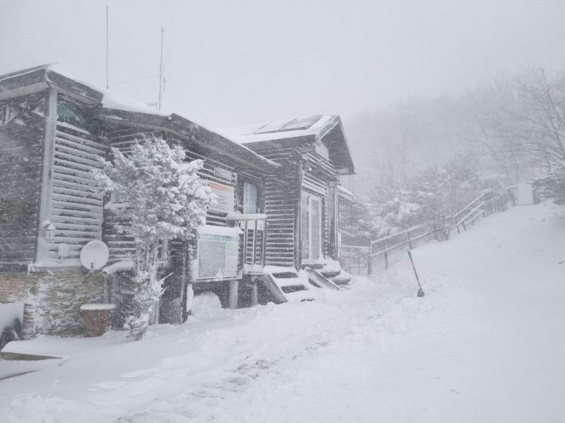 27일 전북 무주 덕유산국립공원에 많은 눈이 내렸다. 덕유산국립공원 제공