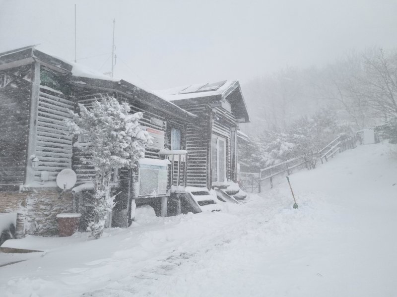 지난 27일 전북 무주군 덕유산에 많은 눈이 내린 모습. 덕유산국립공원 제공