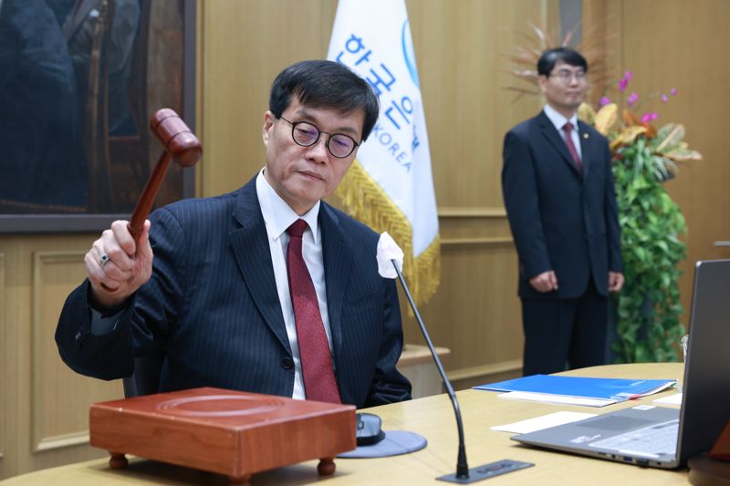 이창용 한국은행 총재가 28일 서울 중구 한국은행 본관에서 열린 금통위 회의를 주재하고 있다. 한국은행 제공.