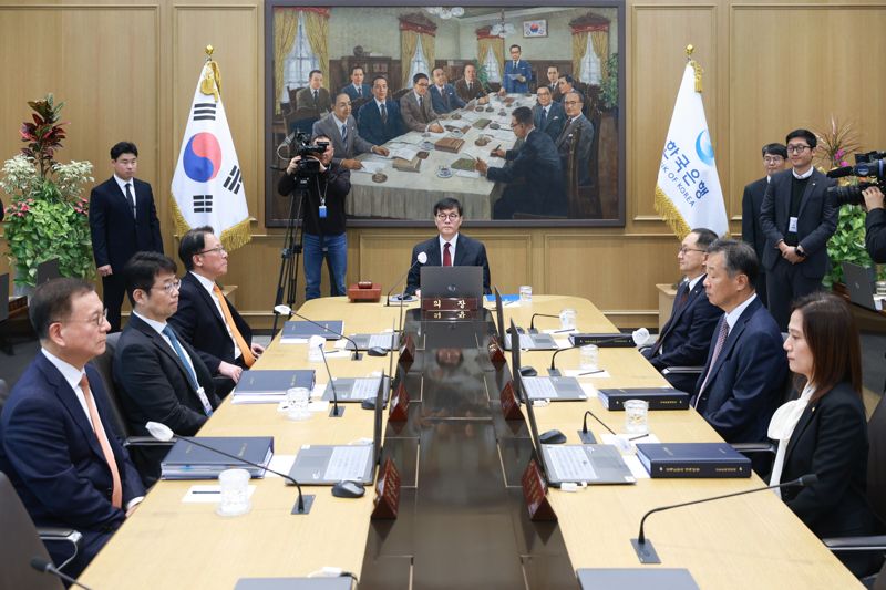 이창용 한국은행 총재가 28일 서울 중구 한국은행 본관에서 열린 금통위 회의를 주재하고 있다. 한국은행 제공.