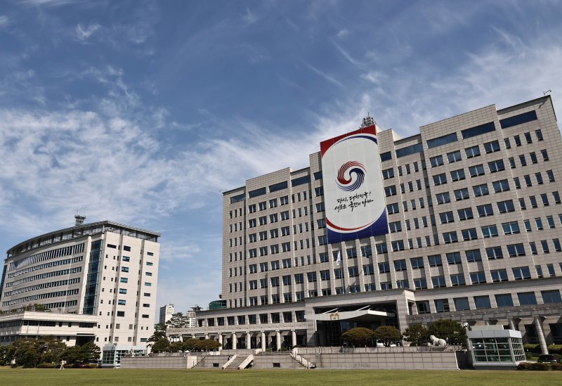 [속보]대통령실 "저출생대책, 부모 혼인여부 무관하게 시행"