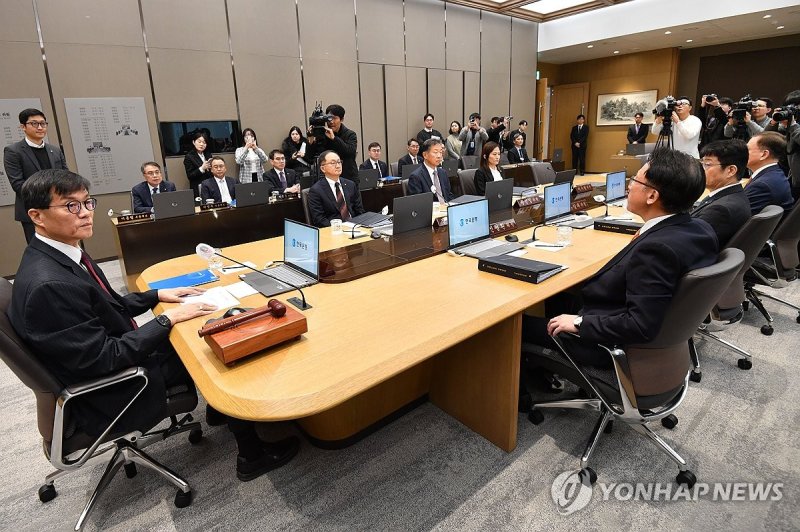금융통화위원회 주재하는 이창용 한국은행 총재 (출처=연합뉴스)