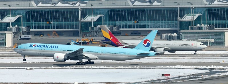 [인천공항=뉴시스] 11월 29일 인천공항 계류장에서 바라본 대한항공 여객기의 모습. <저작권자ⓒ 공감언론 뉴시스통신사. 무단전재-재배포 금지.> /사진=뉴시스화상