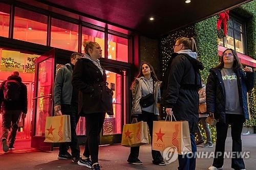 뉴욕 메이시스 백화점 앞 블랙프라이데이 쇼핑객 (출처=연합뉴스)