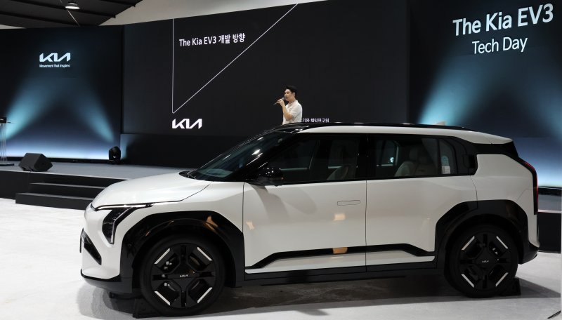 16일 서울 광진구 파이팩토리에서 열린 'The Kia EV3 Tech Day' 행사에서 담당 연구원이 The Kia EV3 개발 방향에 대해 설명을 하고 있다. 2024.7.17/뉴스1 ⓒ News1 김명섭 기자