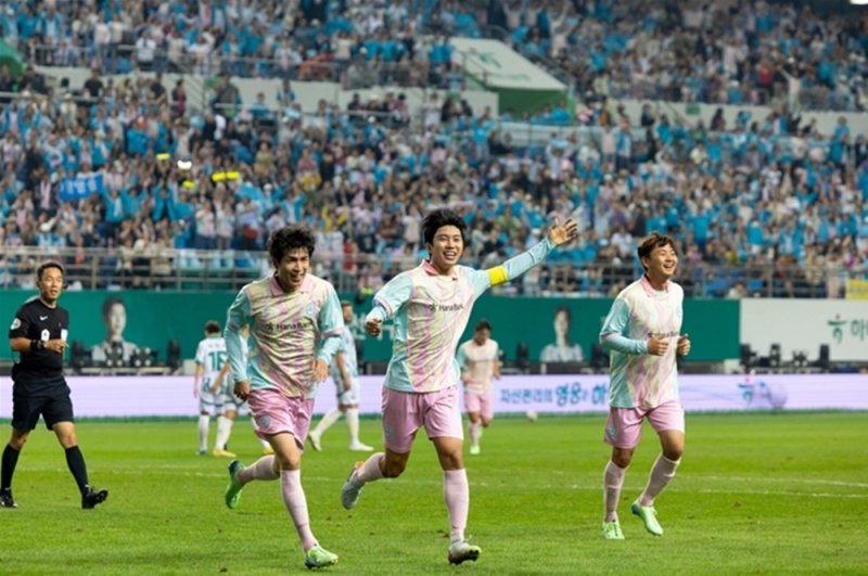 임영웅 참여 '자선축구대회' 티켓 수익금 12억 전액 기부