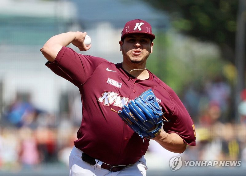 '가을야구 치트키' 특급 외인 후라도·반즈 잡아라... KIA 소크라테스 거취도 관심