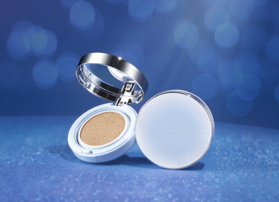 ‘천만 쿠션’ 정샘물, 2024 올리브영&middot;화해 어워즈 동시 석권