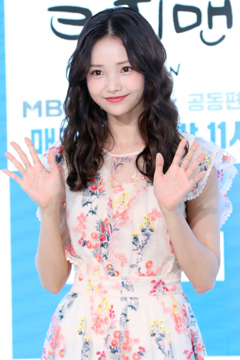 은퇴설 나왔던 하연수, '라스' 출격…3년만의 국내 토크쇼