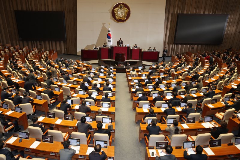 우원식 국회의장이 2일 오후 서울 여의도 국회에서 열린 제418회 국회(정기회) 제14차 본회의에서 발언하고 있다. 뉴시스