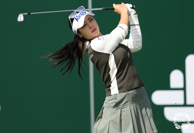 오늘부터 시작... KLPGA 3관왕 윤이나, 美 Q시리즈 수석 입성할까