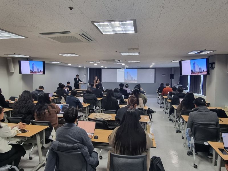 3일 서울 여의도 한국리츠협회에서 열린 한화리츠 기자간담회 모습. 한화자산운용 제공