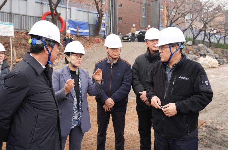 이순희 강북구청장, 우이천 수변활력거점 조성사업 현장 방문