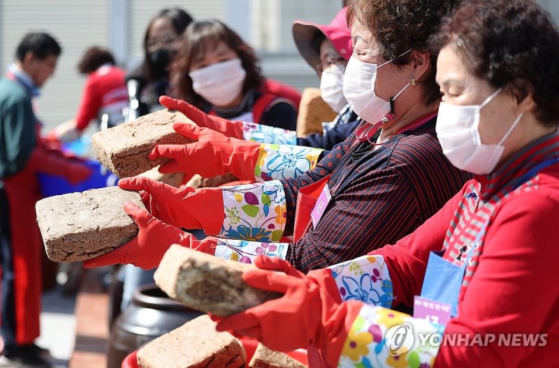 '오늘은 장 담그는 날' (출처=연합뉴스)