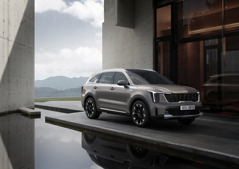 기아, 창사이래 최대 매출&middot;영업익 썼다…4년 연속 동반 '신기록'