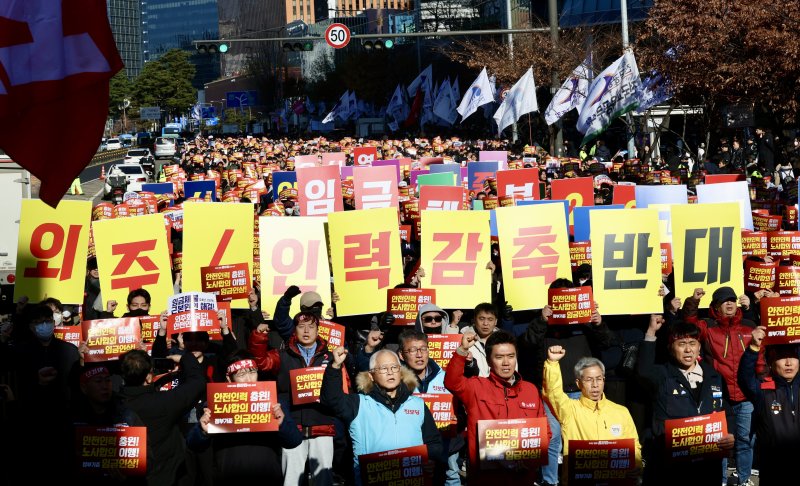 "임금·인력 문제 해결해달라"...철도노조 총파업 출정식 가져