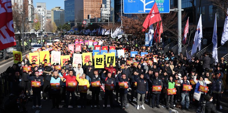 "갑자기 기차표 취소돼"...철도노조 총파업에 불편 겪는 시민들[종합]