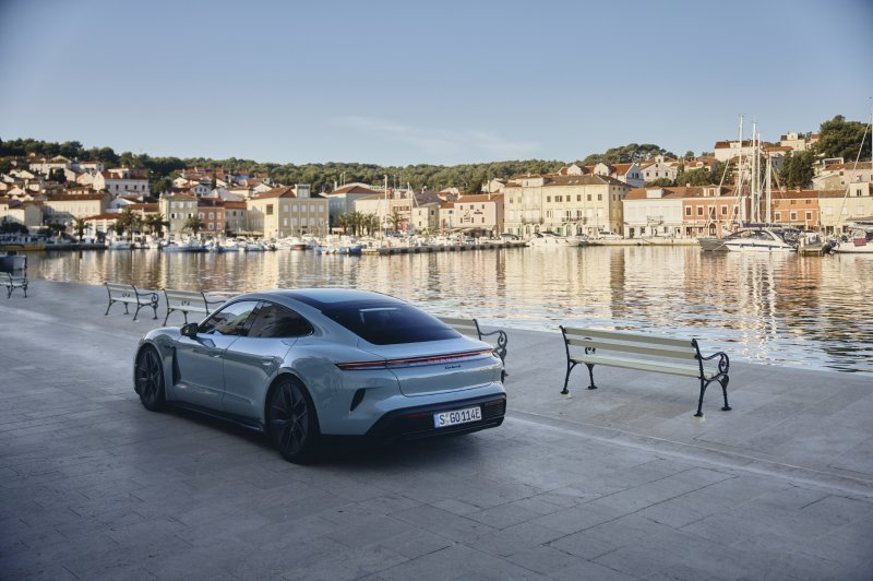 포르쉐의 전기 스포츠카 타이칸.(포르쉐 제공)