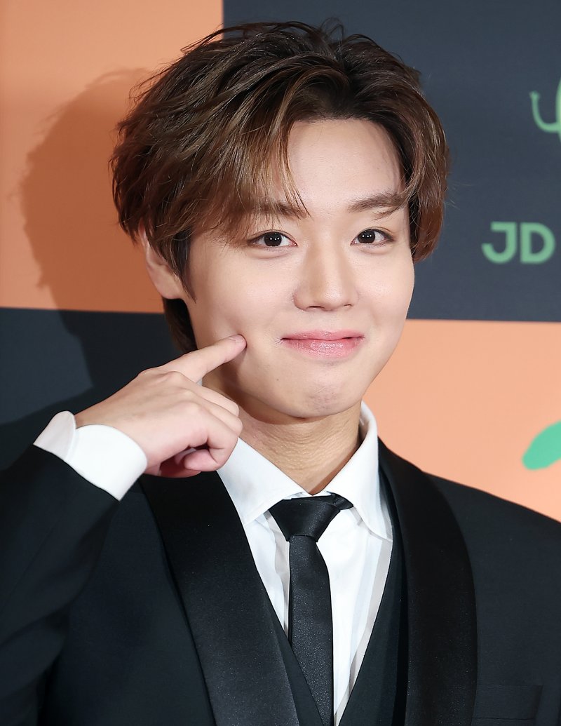 배우 박지훈이 5일 오후 서울 중구 소공동 롯데호텔 크리스탈볼륨에서 열린 2024 서울국제영화대상 시상식 레드카펫에 참석해 포즈를 취하고 있다. 2024.12.5/뉴스1 ⓒ News1 김진환 기자