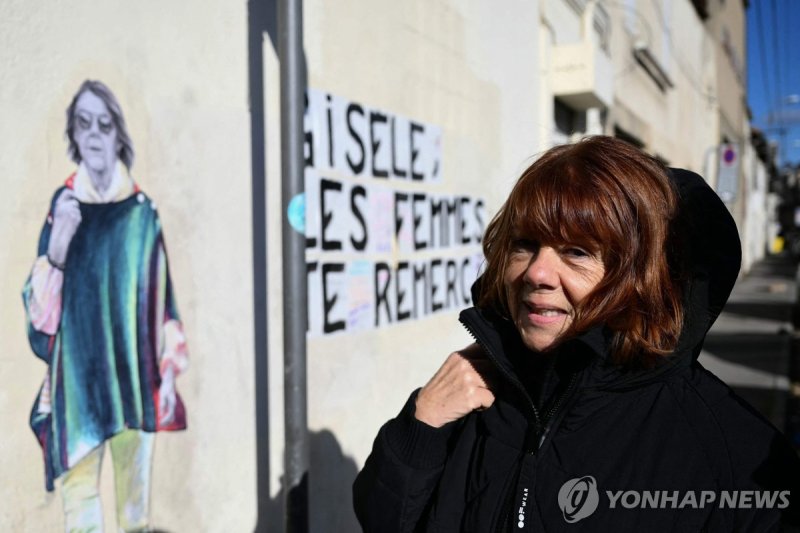 “수치심은 가해자 몫” 강간범 50명 공개 재판 세운 女, 최고 영예 훈장 받았다