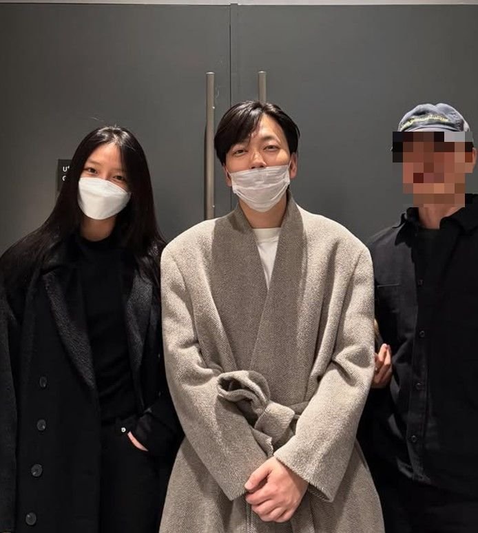 [서울=뉴시스] 이솜(왼쪽), 이동휘. (사진=이동휘 인스타그램 캡처) 2024.12.07. photo@newsis.com *재판매 및 DB 금지